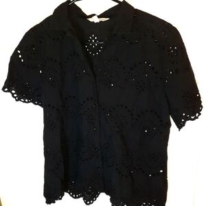 Adiva eyelet Black top with scalloped edges sz.LG short sleeves